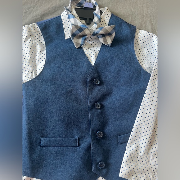 Toddler boy 3 piece suit with removable bow tie - Picture 2 of 3